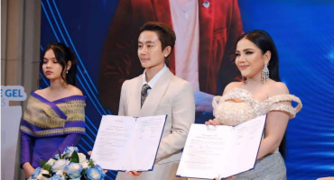 ភាគី​ក្រុមហ៊ុន ឌីអ អារ៉ូម៉ា ប្ដឹង​ យក់ ឋិតរដ្ឋា ទាមទារ​សំណង​​ ២០ម៉ឺនអាមេរិកបន្ទាប់ពីប្រកាសឈប់ធ្វើភ្នាក់ងារឃោសនា!