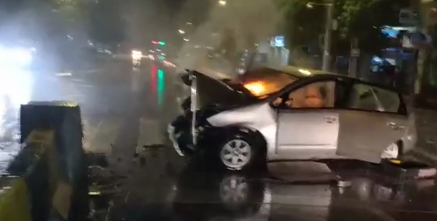 a car hit1