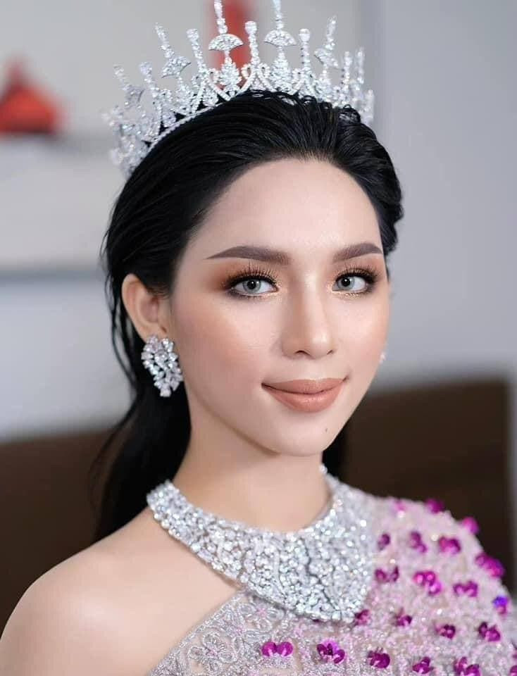 a miss grand  two1