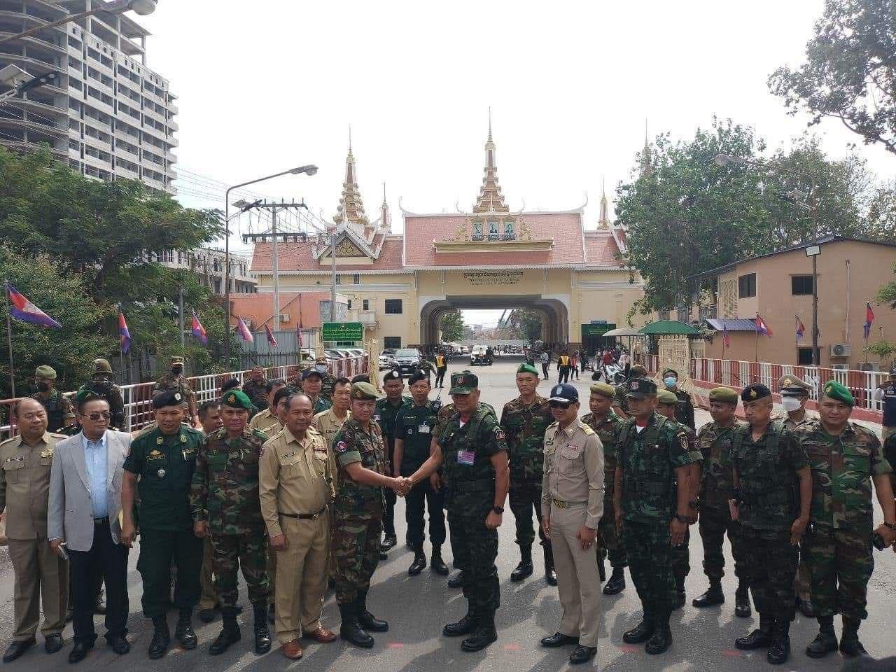 a  army thai khmer