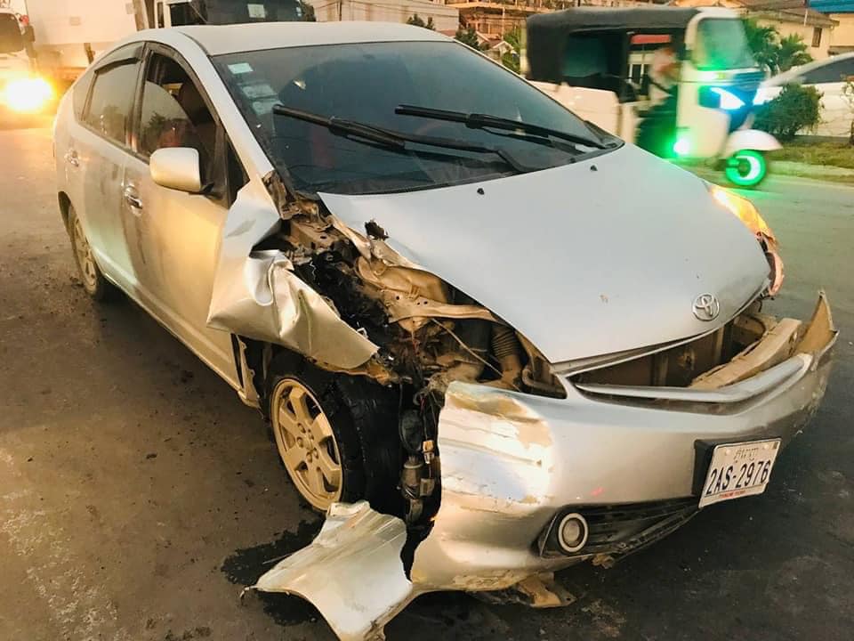 a car hit1