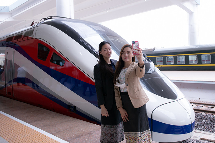 a train thai l1
