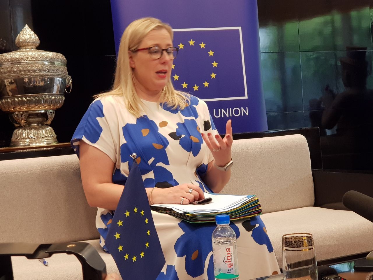 a Mrs EU1