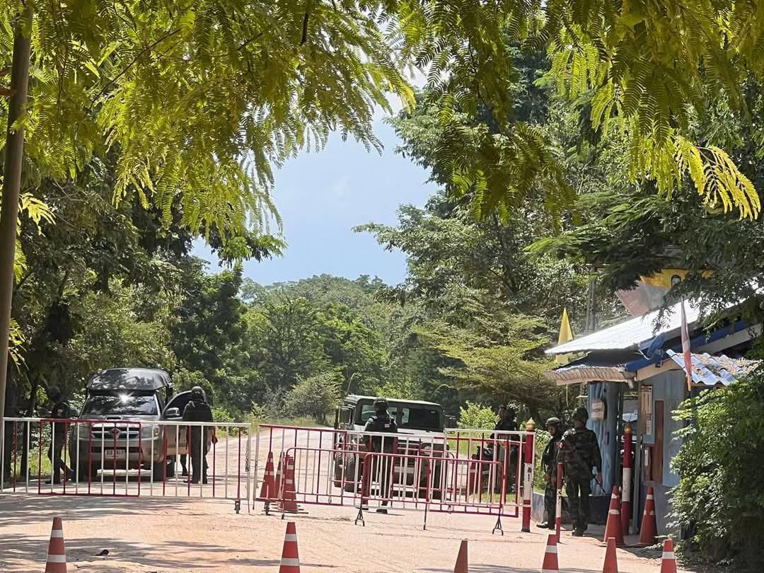 a thai close gate