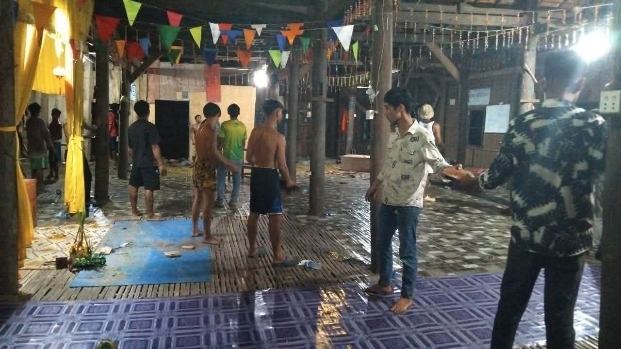 a river bank tbong
