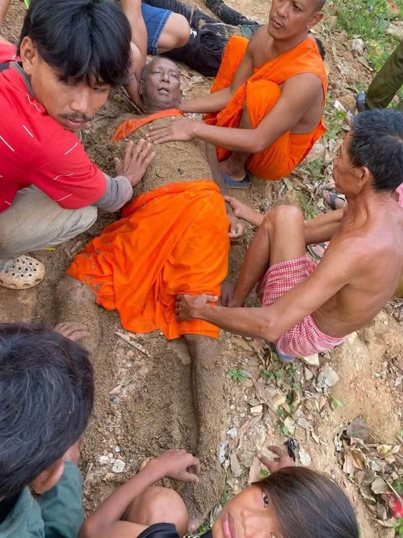 a monk elelctric